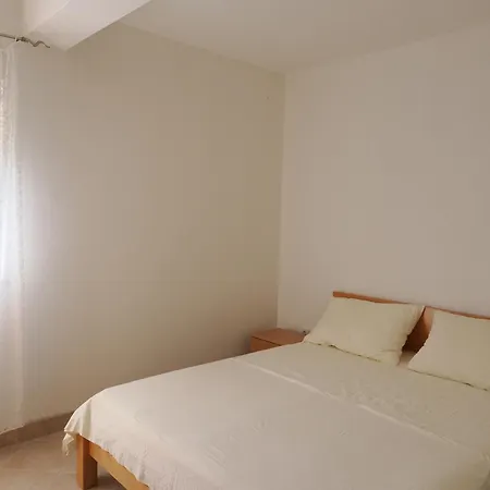 Apartment Njavro