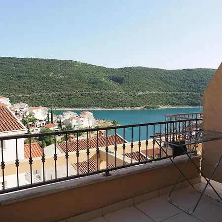 Njavro Apartment *