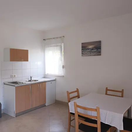 Apartment Njavro